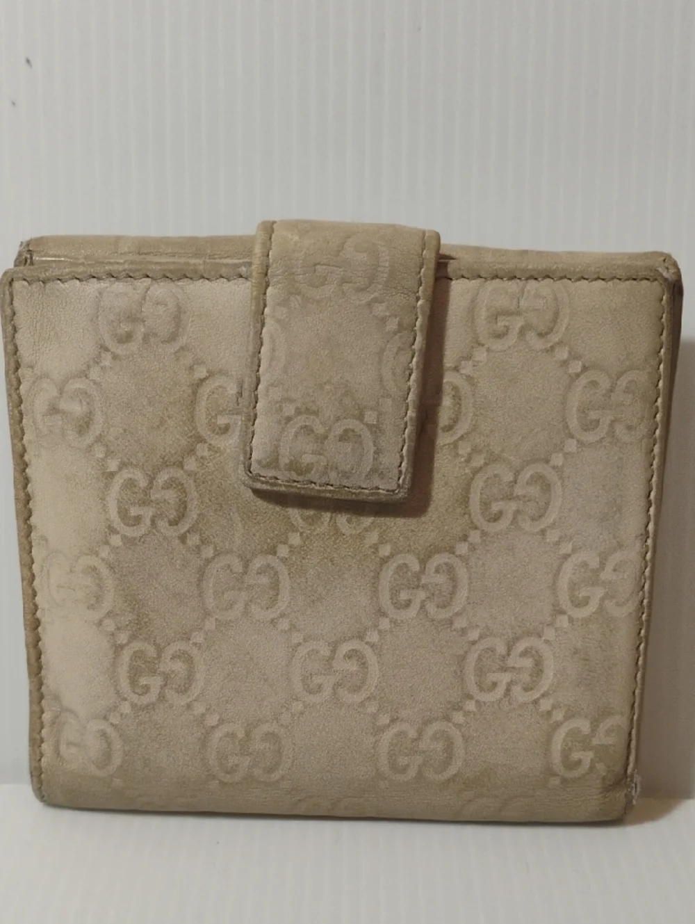 Gucci Authentic Beige Bow Embossed GG Wallet - Picture 3 of 10